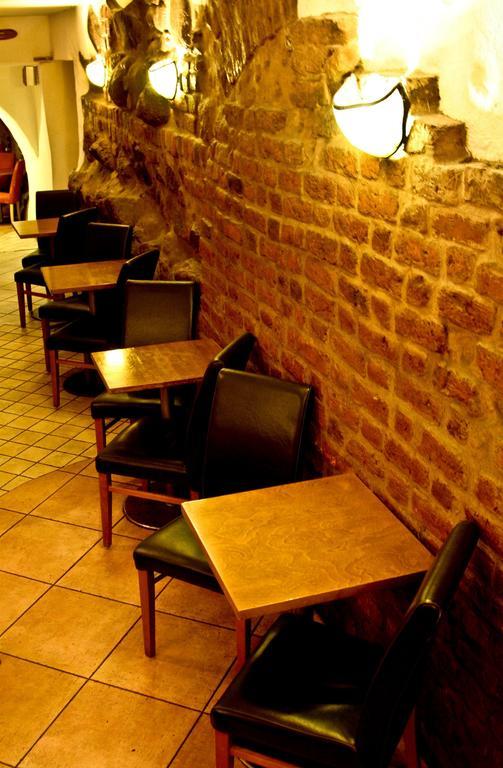 Academus Pub & Guest House Wroclaw Exterior photo
