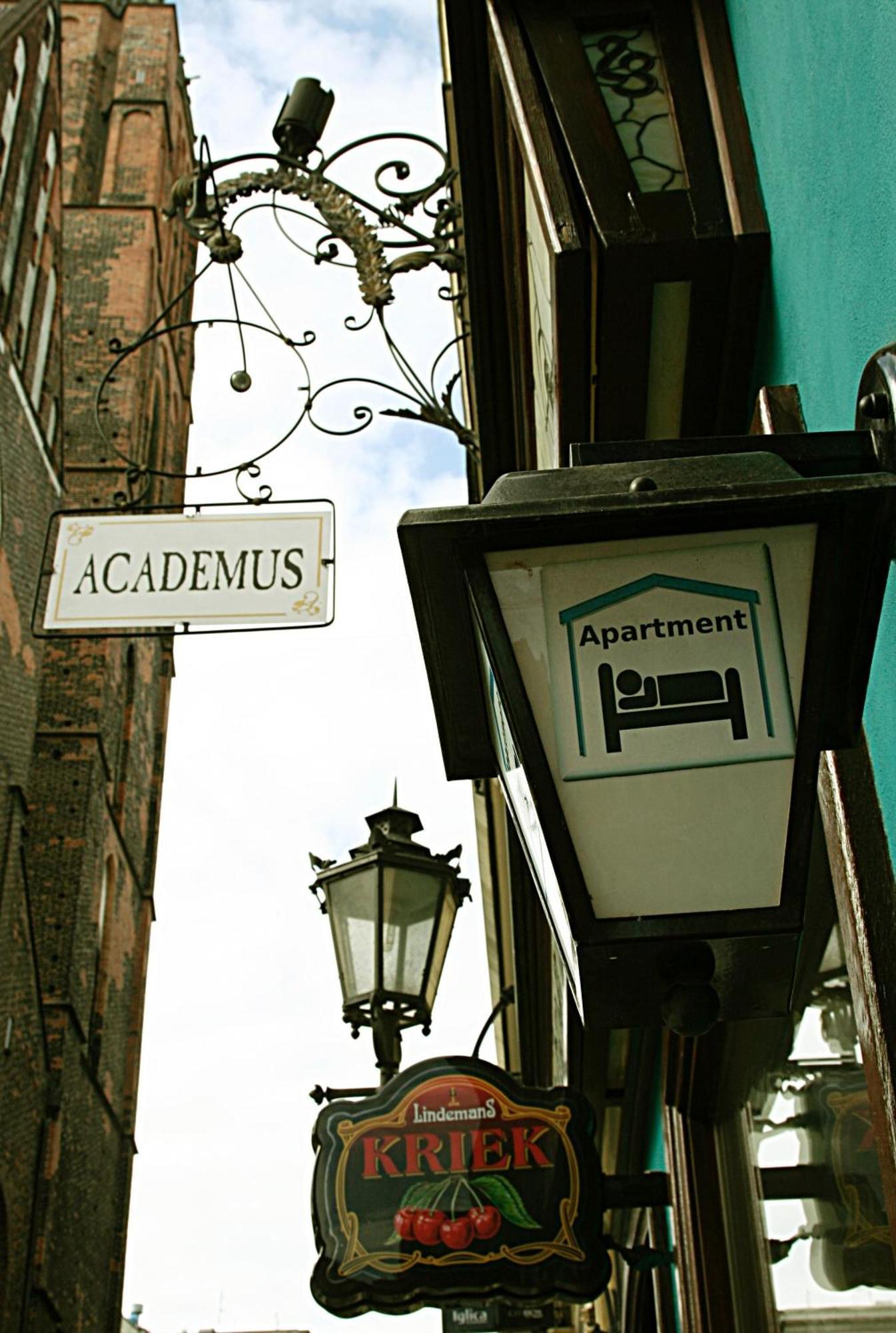 Academus Pub & Guest House Wroclaw Exterior photo