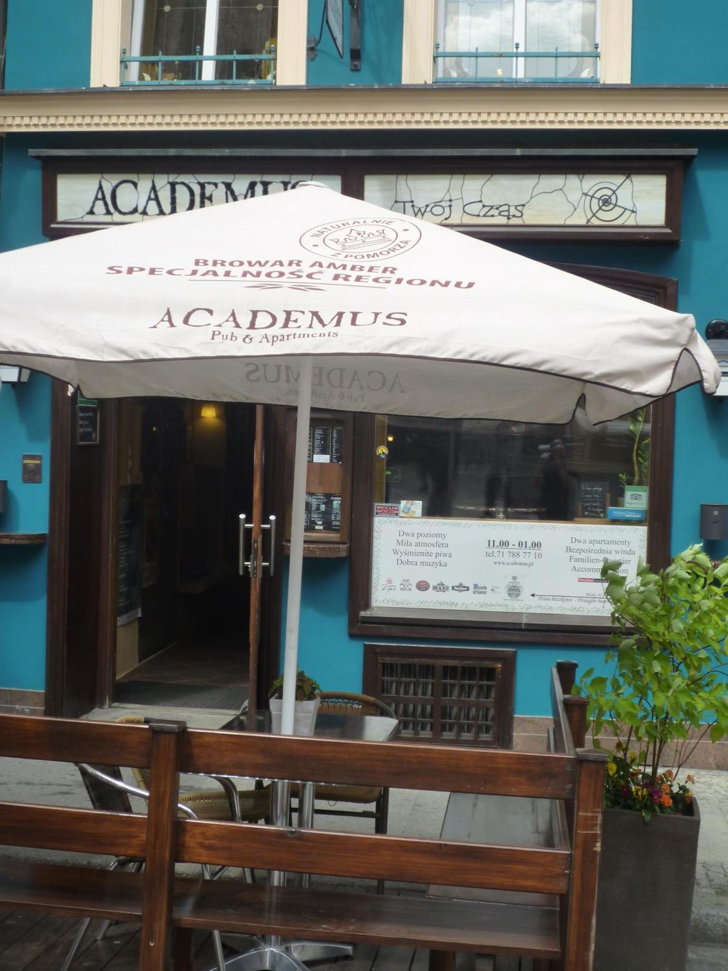 Academus Pub & Guest House Wroclaw Exterior photo