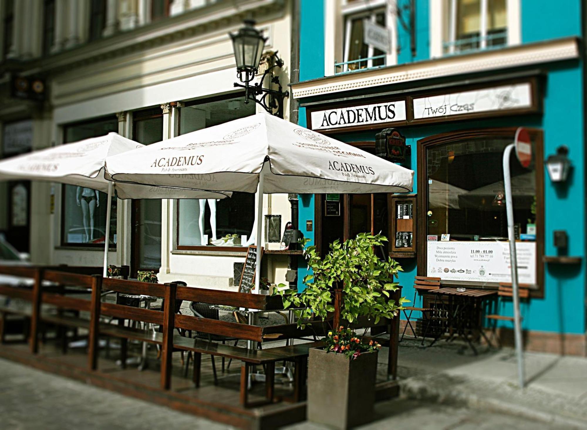Academus Pub & Guest House Wroclaw Exterior photo