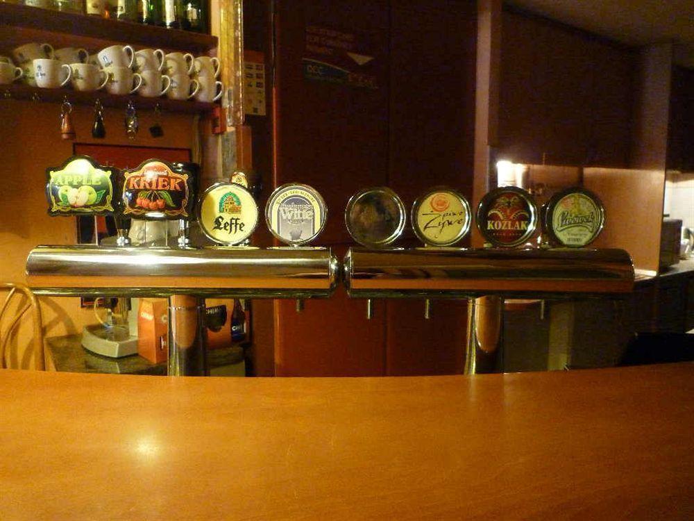 Academus Pub & Guest House Wroclaw Exterior photo