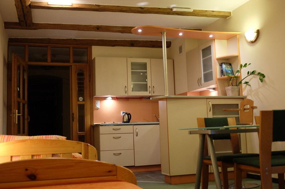 Academus Pub & Guest House Wroclaw Exterior photo