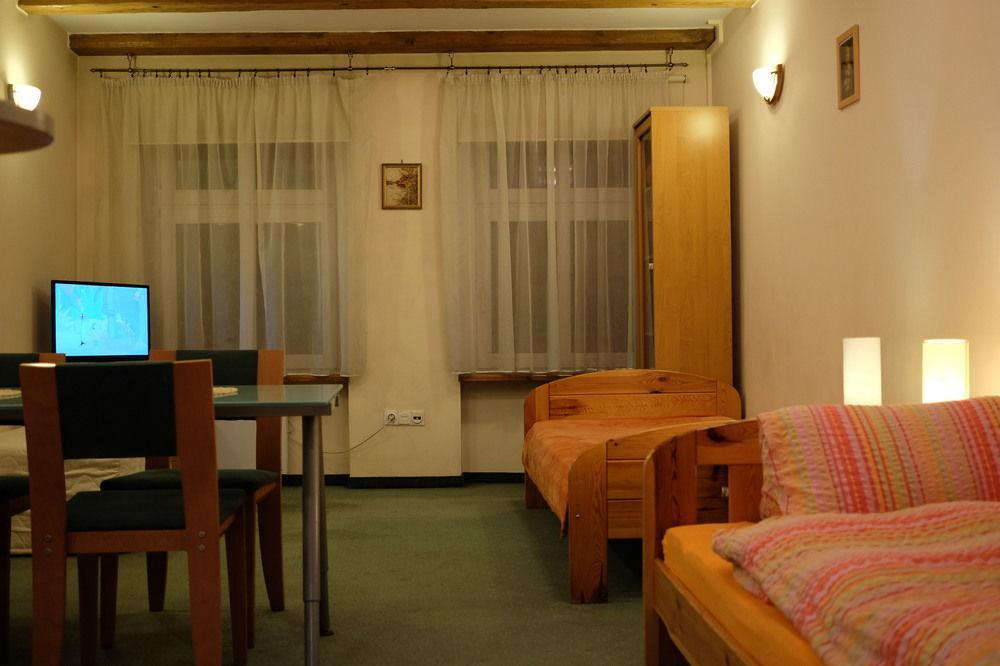 Academus Pub & Guest House Wroclaw Exterior photo