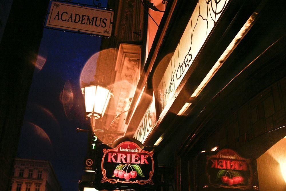 Academus Pub & Guest House Wroclaw Exterior photo