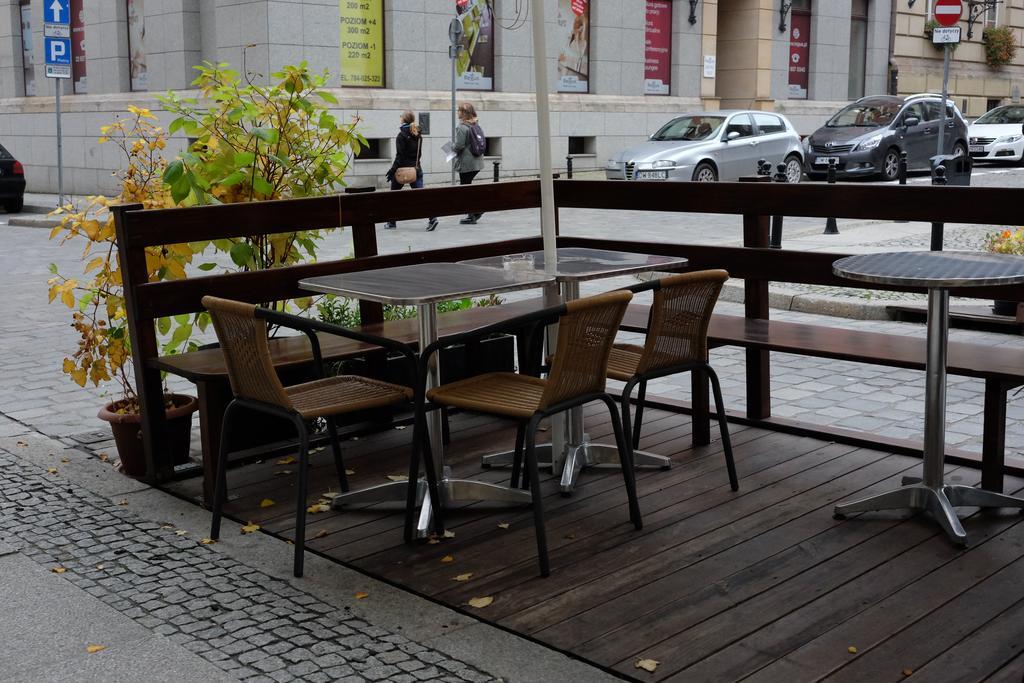 Academus Pub & Guest House Wroclaw Exterior photo