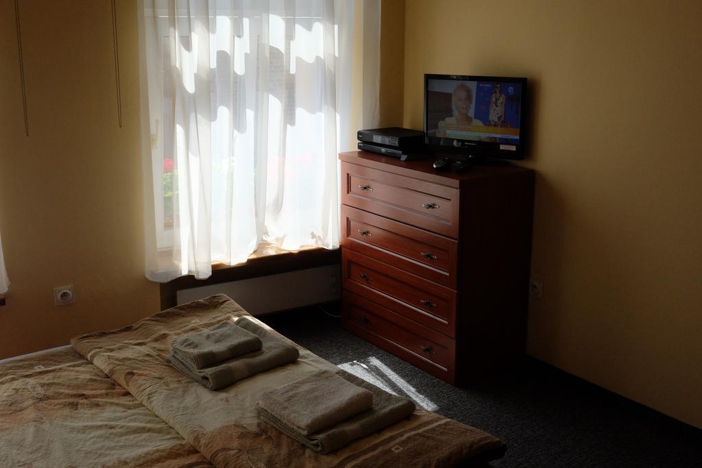 Academus Pub & Guest House Wroclaw Room photo
